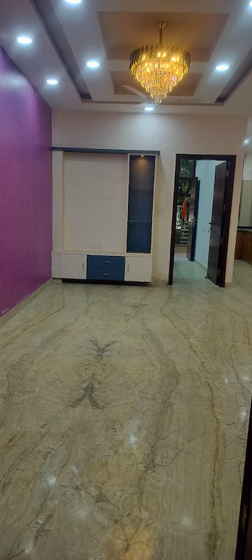 Room in 2 BHK Builder Floor at Vaishali Sector 2 – for Rent