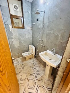 4 BHK Builder Floor For Sale in Green Fields Colony
