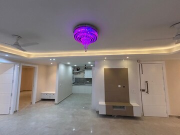 Room in 4 BHK Builder Floor at Green Fields Colony – for Sale