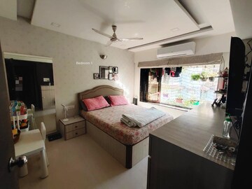 Bedroom in 2 BHK Apartment at Mirchandani Triton, Santacruz West – for Sale