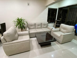 Living Room in 2 BHK Apartment at Mirchandani Triton, Santacruz West – for Sale