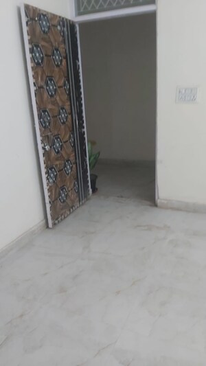 Room in 1.5 BHK Builder Floor at Mayur Vihar – for Rent