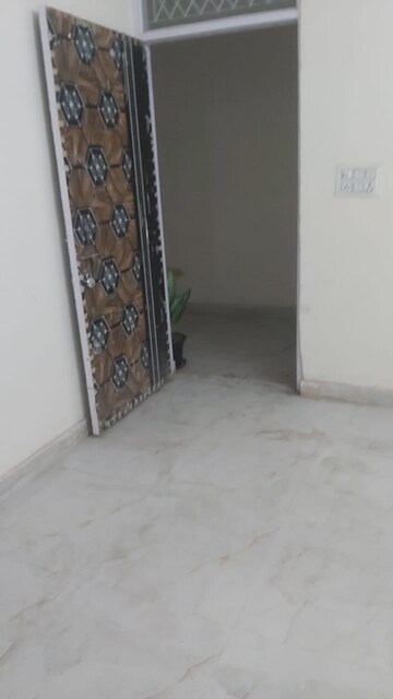 Room in 1.5 BHK Builder Floor at Mayur Vihar – for Rent