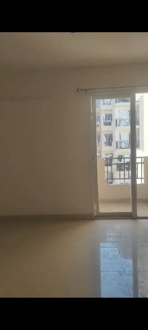 Room in 2.5 BHK Apartment at Signature Global Proxima, Sector 89 – for Rent