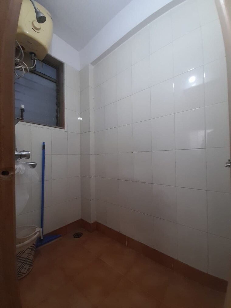 Bathroom, dindoshi-onkar-chs 1 Bedroom 420 Sq.Ft. Apartment In Malad East Mumbai 9644422