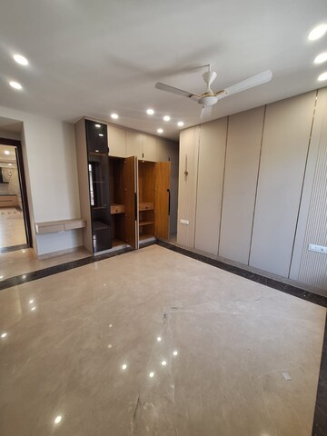 Room in 3 BHK Builder Floor at Palam Vihar – for Rent