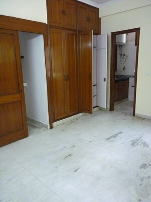 Room in 2 BHK Builder Floor at Malviya Nagar – for Rent