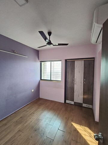 Room in 2.5 BHK Apartment at Lodha Lakeshore Greens, Dombivli East – for Rent