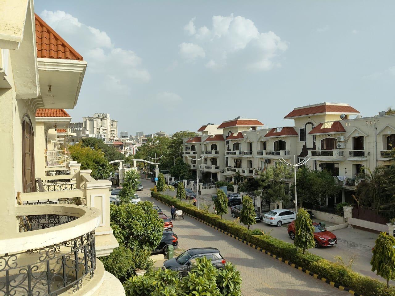 3 BHK + Extra Room 2000 Sq.Ft. Builder Floor in M2K Aura