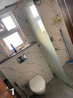 Bathroom in 4 BHK Apartment at Gomti Nagar – for Rent