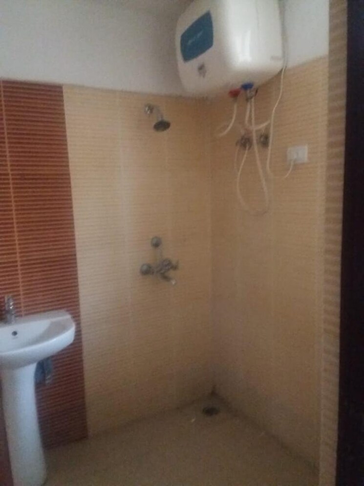 Bathroom, vip road 3 Bedroom 1400 Sq.Ft. Apartment In Vip Road Zirakpur 9644652