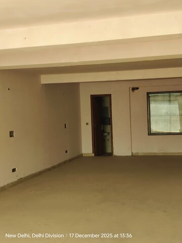 Room in  Showroom at Sector 29 – for Rent