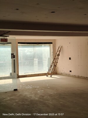 Room in  Showroom at Sector 29 – for Rent