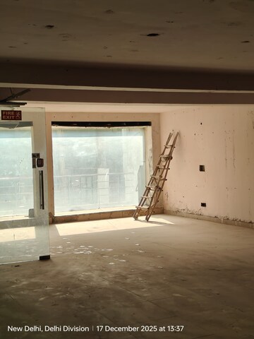 Room in  Showroom at Sector 29 – for Rent