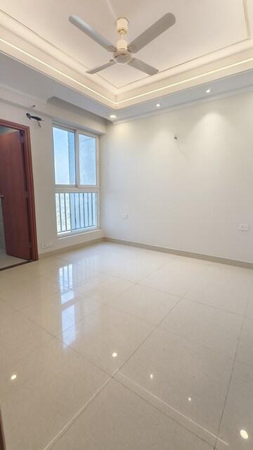 Room in 3 BHK Apartment at Tata Eureka Park, Sector 150 – for Rent