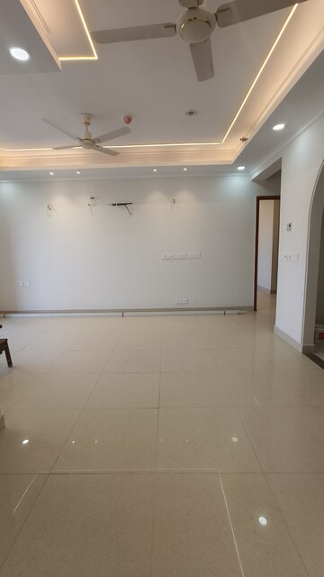 Room in 3 BHK Apartment at Tata Eureka Park, Sector 150 – for Rent