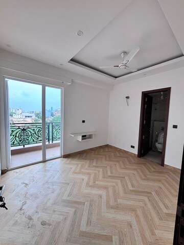 Bedroom in 3 BHK Builder Floor at Raj One Good Earth, Sector 71 – for Rent