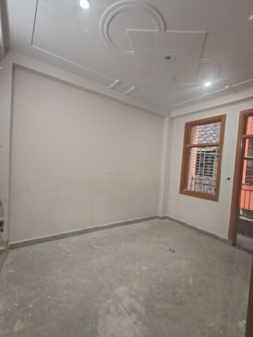 Room in 2 BHK Builder Floor at Dwarka Mor – for Rent
