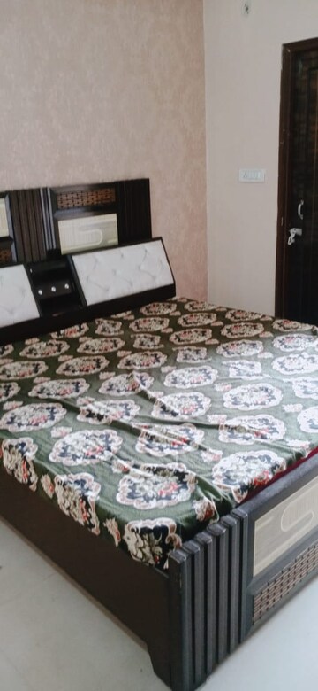 Bedroom in 2.5 BHK Apartment at Singh Tower, Vikas Nagar – for Rent
