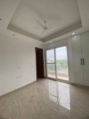 Room in 3 BHK Apartment at Sainik Farm – for Rent