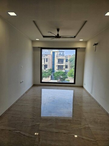 Room in 2 BHK Apartment at Ambience Island, Sector 24 – for Rent