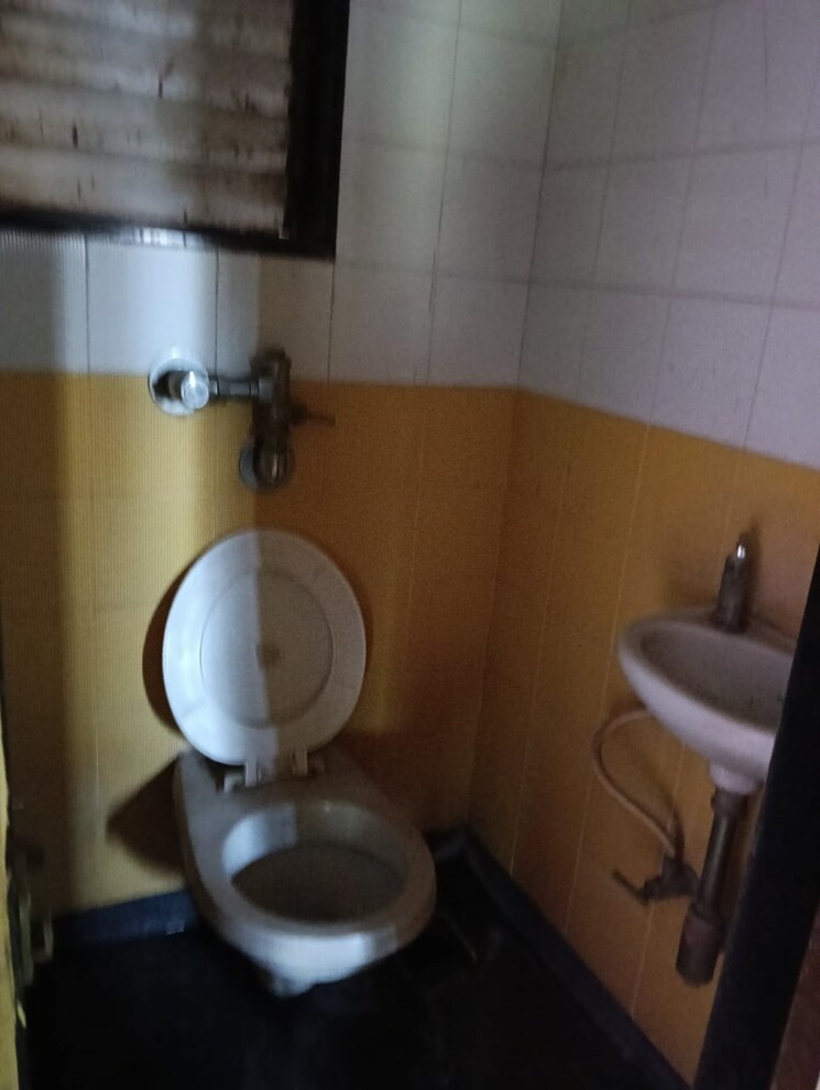 Bathroom, unity-wadala-chs 2 Bedroom 627 Sq.Ft. Apartment In Antop Hill Mumbai 9644943