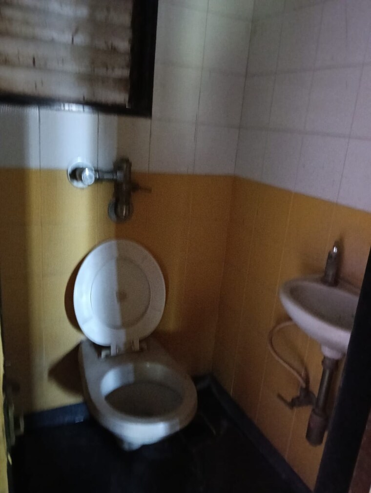 Bathroom, unity-wadala-chs 2 Bedroom 627 Sq.Ft. Apartment In Antop Hill Mumbai 9644943