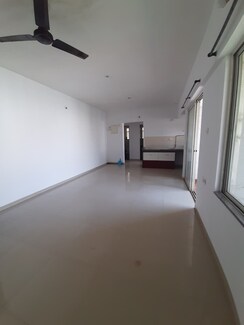 2 BHK Apartment For Sale in Colonnade Apartment
