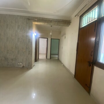 Room in 3 BHK Builder Floor at Sector 21c – for Rent