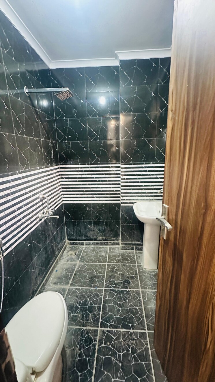 Bathroom, saket 2 Bedroom 850 Sq.Ft. Builder Floor In Saket Delhi 9645130