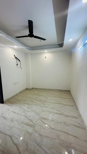 Room in 2 BHK Builder Floor at Saket – for Rent