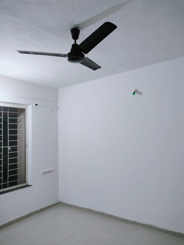 Room in 3 BHK Apartment at Tilak Nagar – for Rent