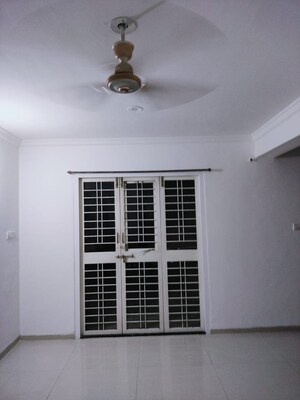 Room in 3 BHK Apartment at Tilak Nagar – for Rent