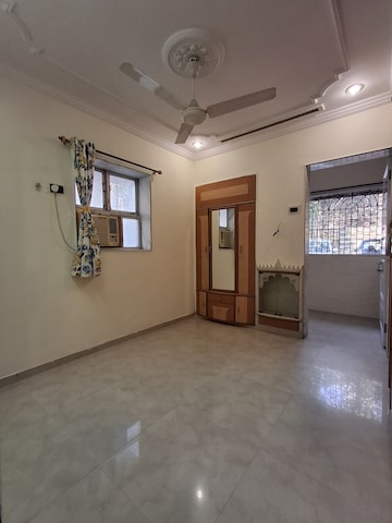 Room in 1 BHK Apartment at Mahadev Darshan, Andheri East – for Rent