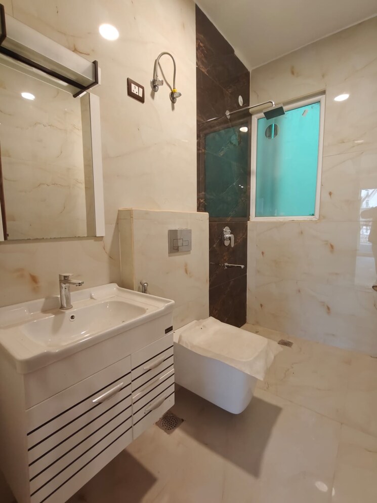 Bathroom, aradhya-homes 3 Bedroom 2700 Sq.Ft. Apartment In Sector 67a Gurgaon 9645400