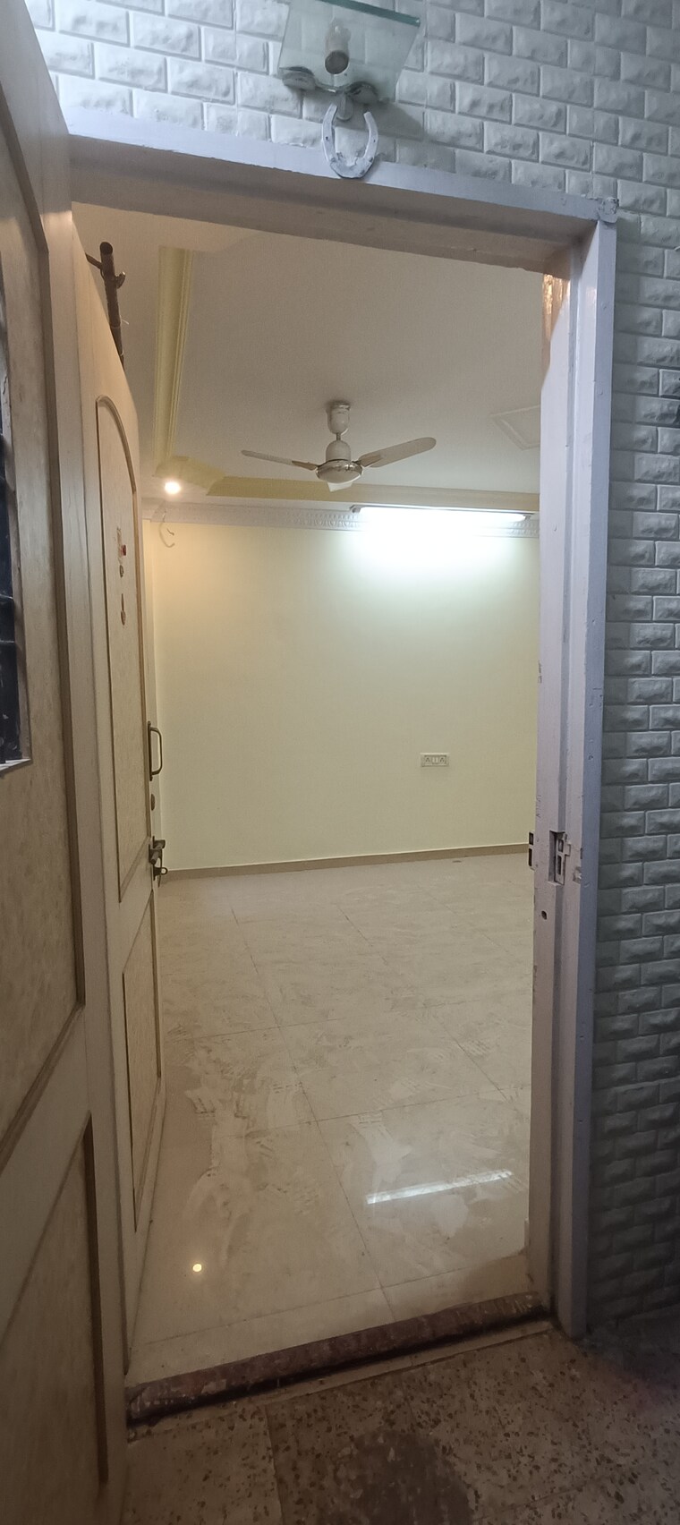 Room, siddharth-nagar-chs 3 Bedroom 930 Sq.Ft. Apartment In Borivali East Mumbai 9645632