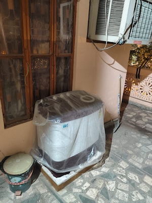 Bathroom in 1 BHK Builder Floor at Rohini Sector 3 – for Rent