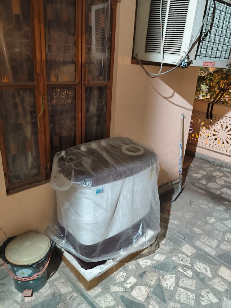 Bathroom, rohini sector 3 1 Bedroom 600 Sq.Ft. Builder Floor In Rohini Sector 3 Delhi 9645435