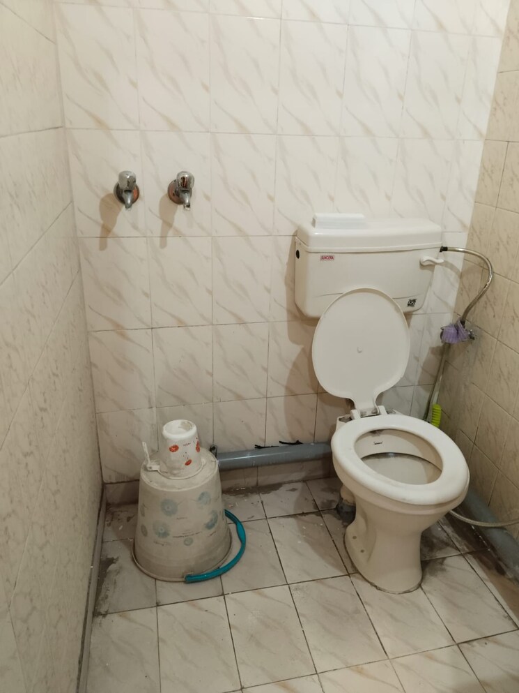 Bathroom, rohini sector 3 1 Bedroom 600 Sq.Ft. Builder Floor In Rohini Sector 3 Delhi 9645435