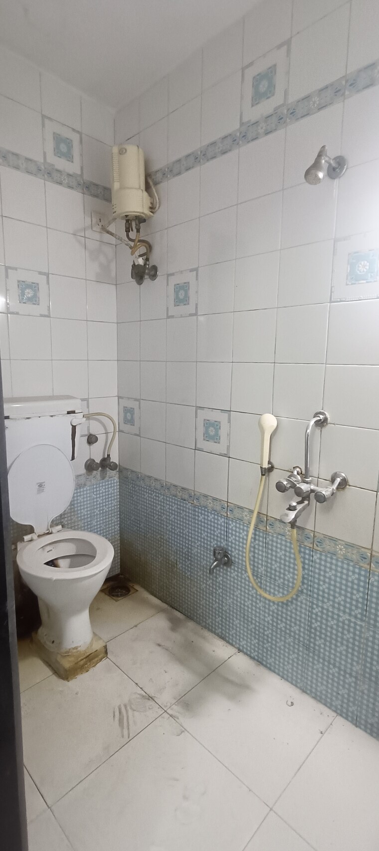 Attached Bathroom, siddharth-nagar-chs 3 Bedroom 930 Sq.Ft. Apartment In Borivali East Mumbai 9645632