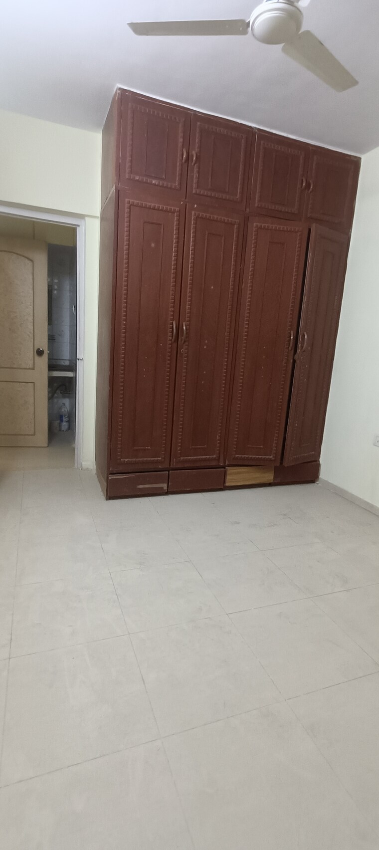 Room, siddharth-nagar-chs 3 Bedroom 930 Sq.Ft. Apartment In Borivali East Mumbai 9645632