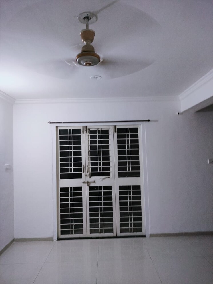 Room, tilak nagar 6+ Bedroom 9000 Sq.Ft. Apartment In Tilak Nagar Mumbai 9645399