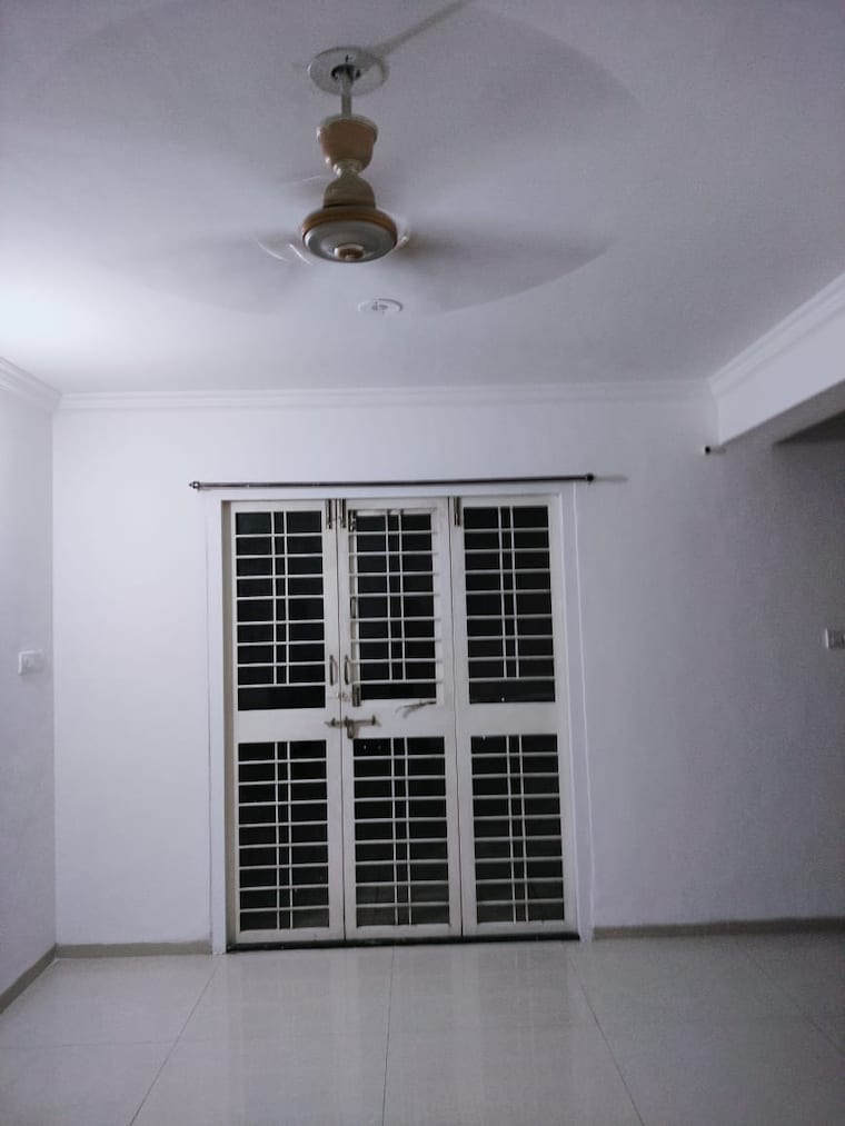Room, tilak nagar 6+ Bedroom 9000 Sq.Ft. Apartment In Tilak Nagar Mumbai 9645399