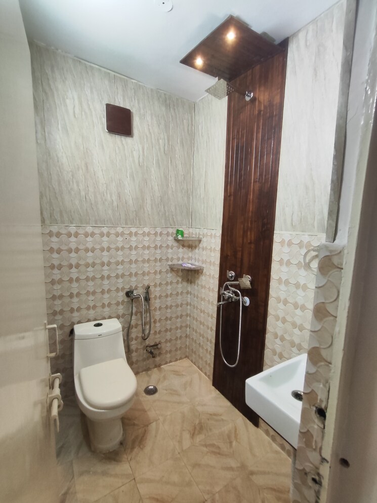 Bathroom, rwa-apartments-sector-26 2.5 Bedroom 1450 Sq.Ft. Villa In Sector 26 Noida 9645499