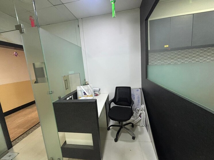 Team Area, malad west Commercial Office Space 1100 Sq.Ft. In Malad West Mumbai 9645391