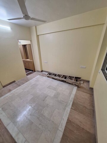 Room in 1 BHK Apartment at Azad Nagar – for Rent
