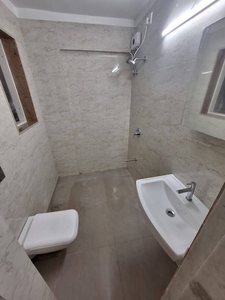 Bathroom, azad nagar 1 Bedroom 345 Sq.Ft. Apartment In Azad Nagar Mumbai 9645456