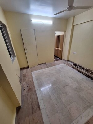 Room in 1 BHK Apartment at Azad Nagar – for Rent