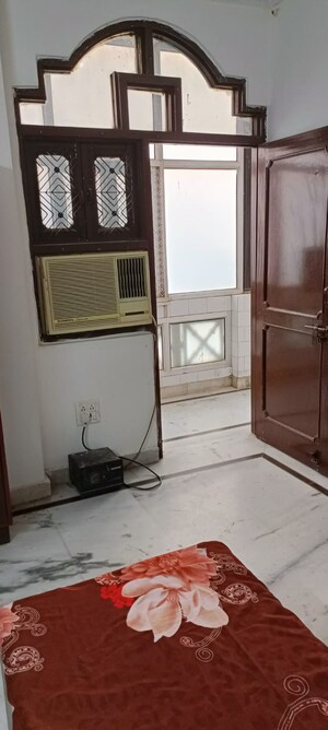 Master Bedroom in 3 BHK Builder Floor at Rohini Sector 7 – for Rent