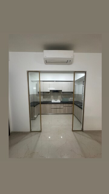Building Lobby in 3 BHK Apartment at Smart World Orchard, Sector 61 – for Rent
